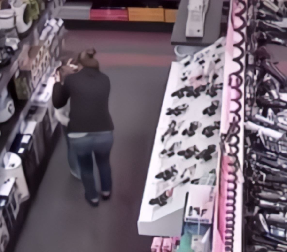 Preo nenechvame deti v obchode bez dozoru?